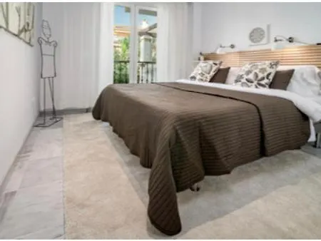 La Dama De Noche - Scandinavian Marbella